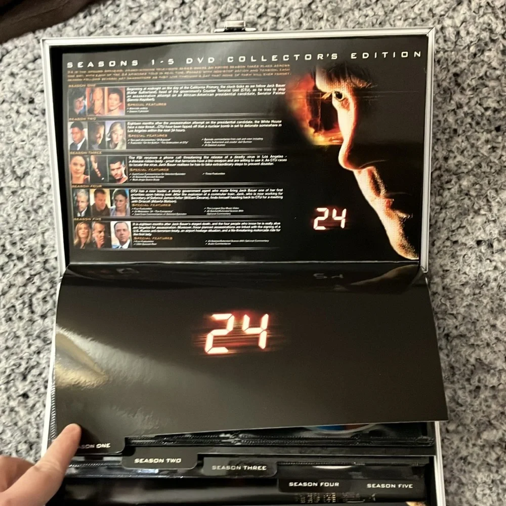24 season 1-5 dvd collection edition briefcase - Picture 5 of 9